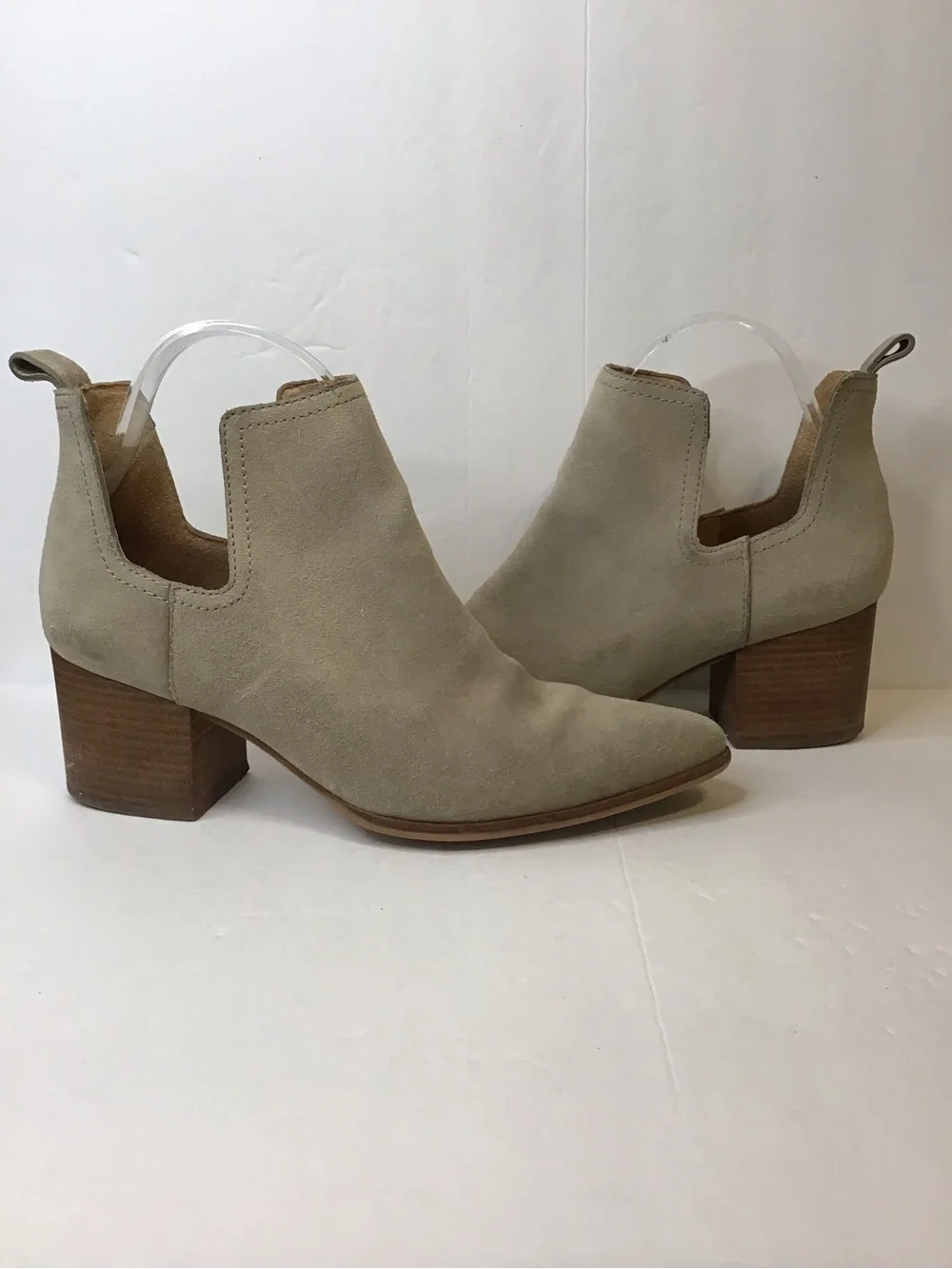 LUCKY BRAND Women's Suede Cutout Pointy Toe Ankle Boots in Light Taupe 8.5